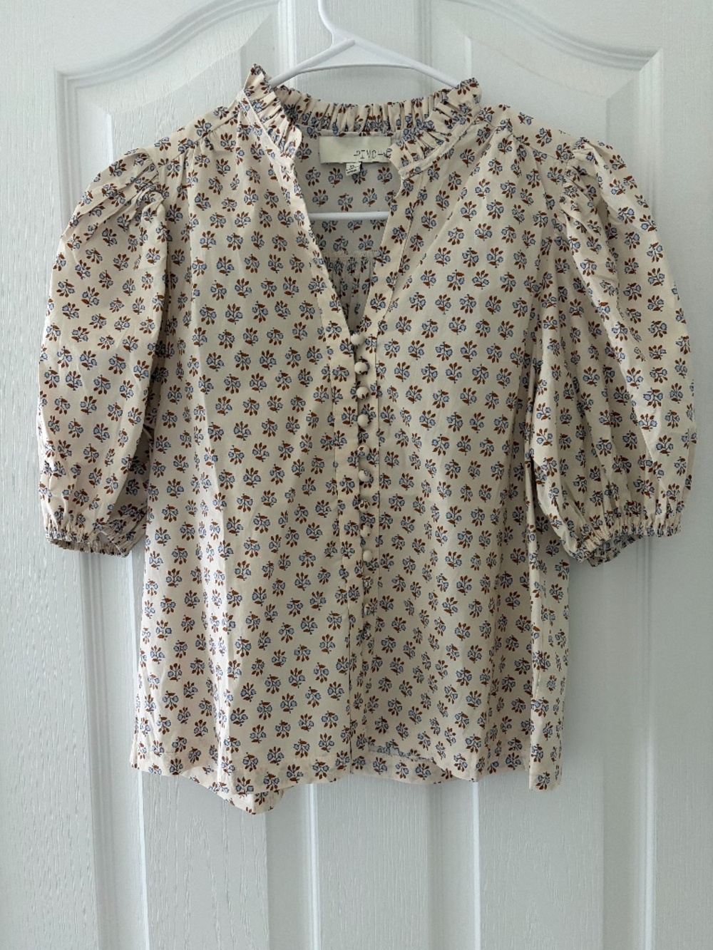 Pinch Block Print Cream Puff Sleeve V-Neck Blouse with Fabric Covered Buttons XS